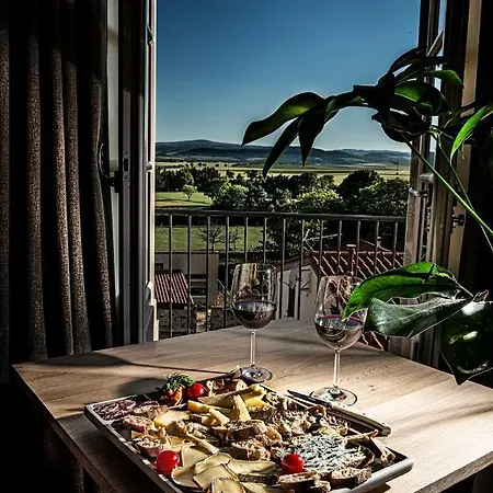 The View Of Montpeyroux Hotel
